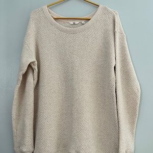 UNIQLO CREAM LONG SLEEVE SWEATER